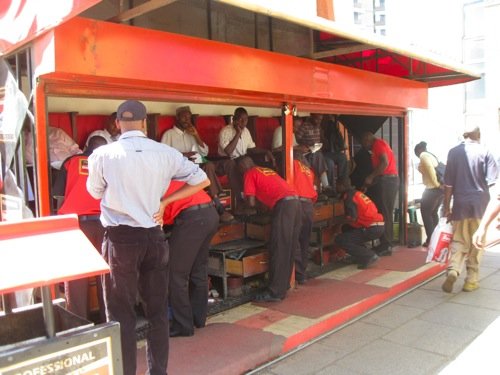 Female shoe-shiner parading her ‘cookie’ while at work scares many married women in Nairobi