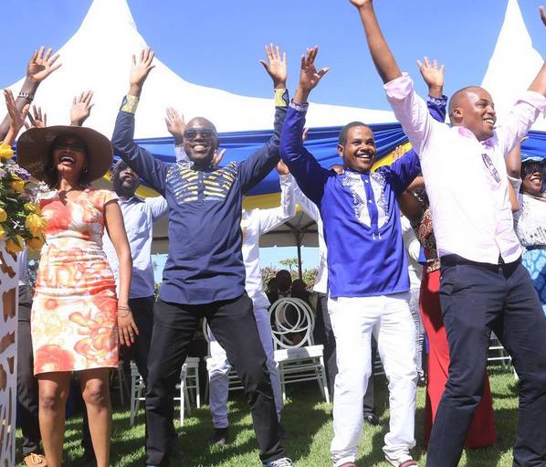 Sugua haga ya uyo dem! Larry Madowo and unidentified lady light up the internet with killer dance moves at a wedding (Photos)