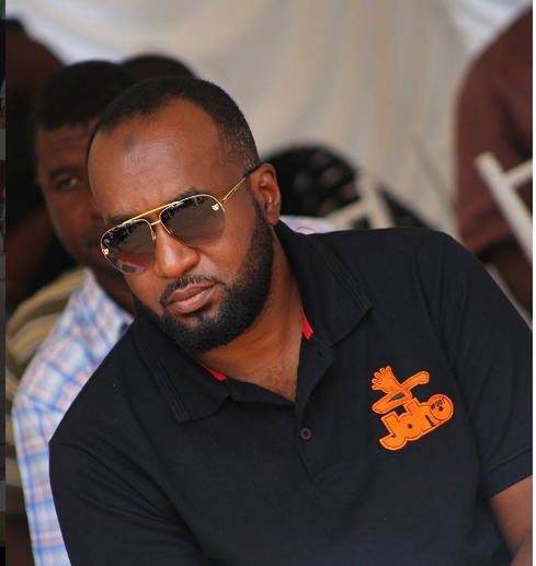 While Uhuru and Ruto were busy campaigning in his turf, Joho was busy getting wasted at popular Nairobi club alongside hot light skin babes(VIDEO)