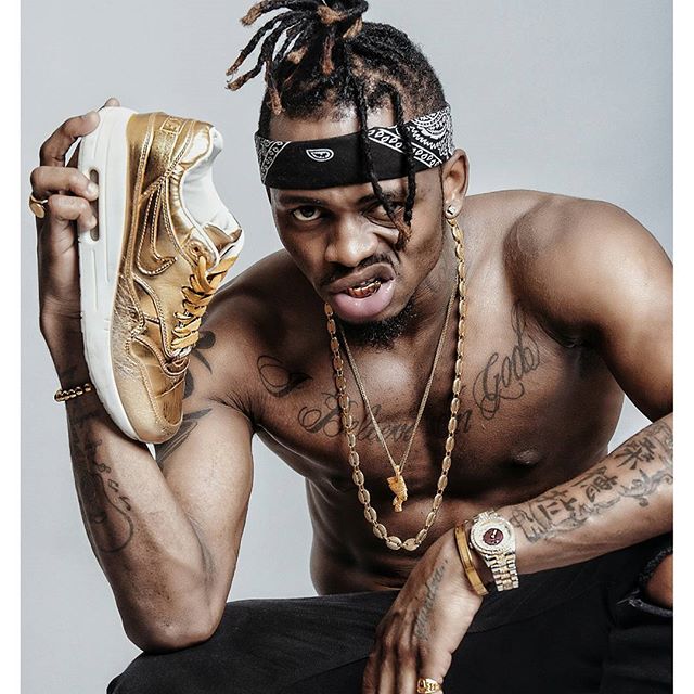 Wenye Wivu watajinyonga sasa! Diamond Platnumz claps back at haters by flaunting his Rolls Royce which costs a whooping 30 Million(PHOTO)