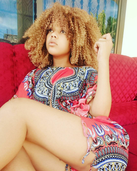 Huyu ndiye anapiganga magoti na kushika jongoo! 5 hot photos of Wasafi’s Ray Vanny model girlfriend