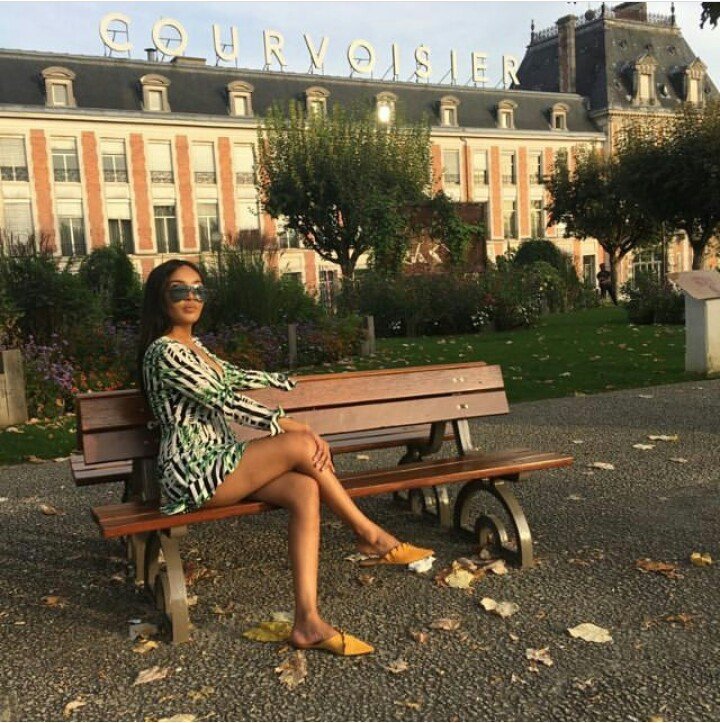 Pinky Girl having the time of her life in Paris