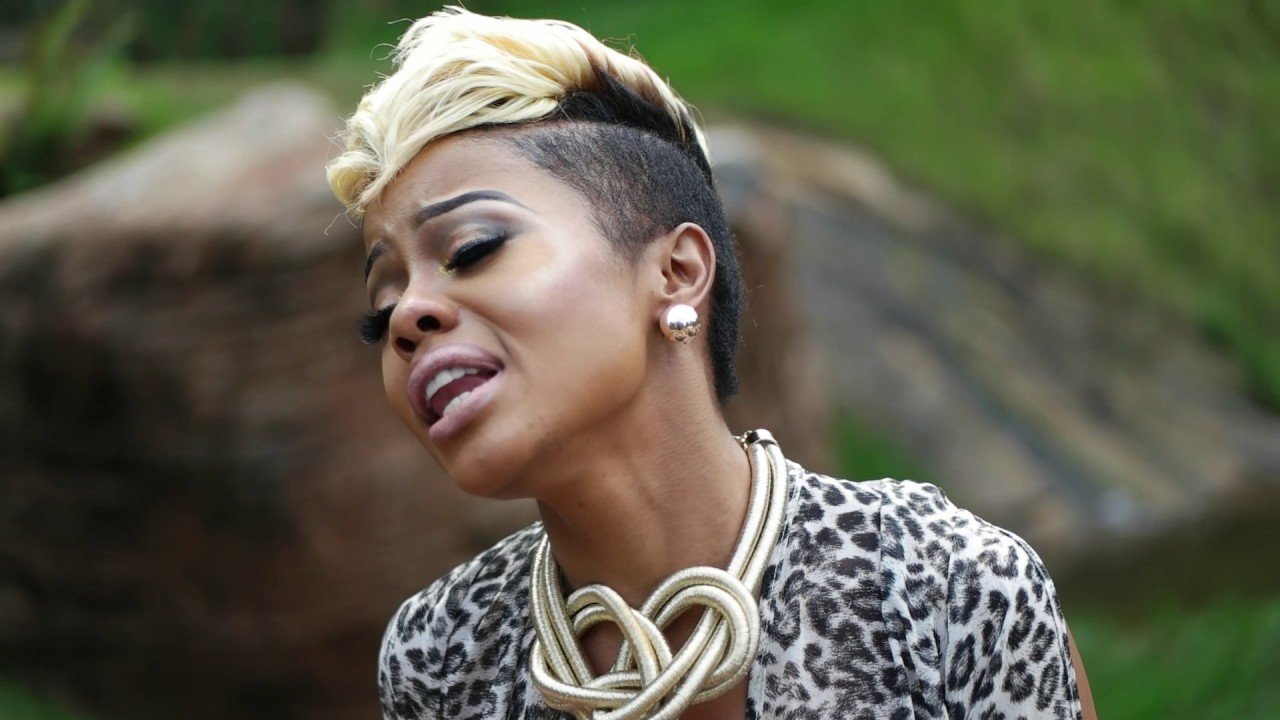 Zandi Khumalo Joins Warner Music Southafrica