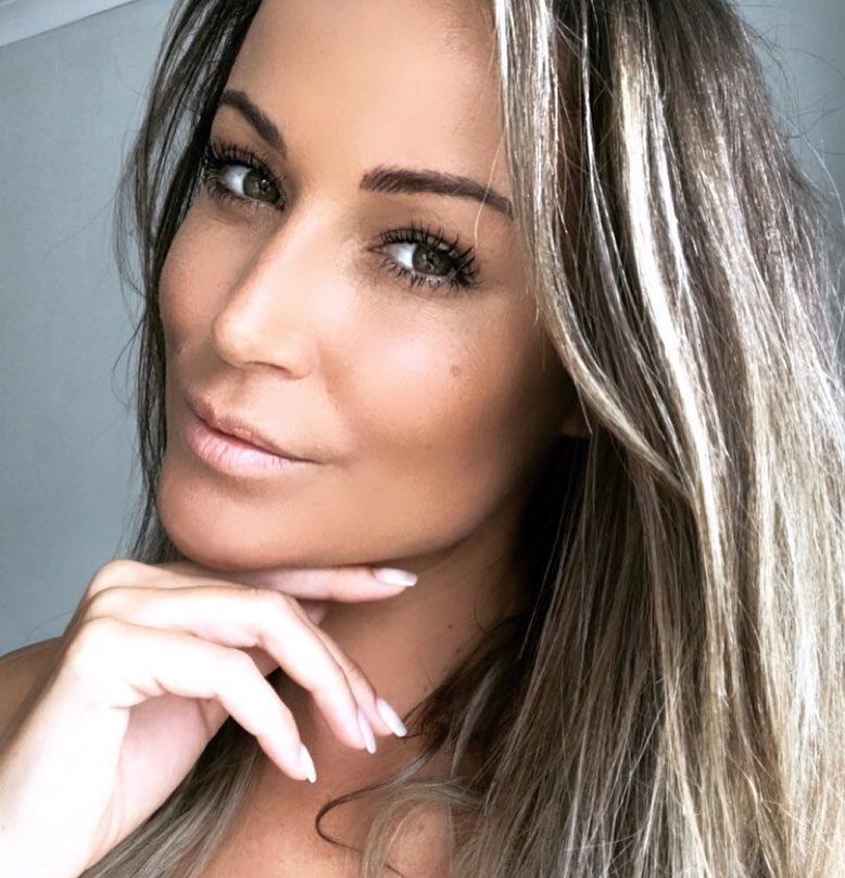 Tracy McGregor opens fire in sexy bikini (Photo)