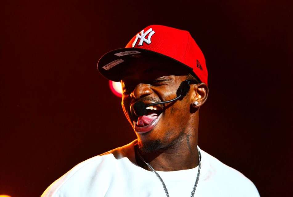Diamond Platnumz awaonyesha mashabiki wake Pete na cheni mpya alizozinunua Tsh 158 million