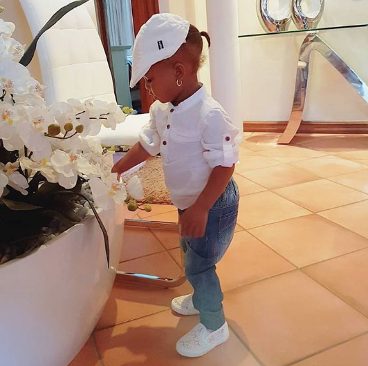 Tiffah Dangote amependeza zaidi na mavazi ya kiume ya kakake Nillan?