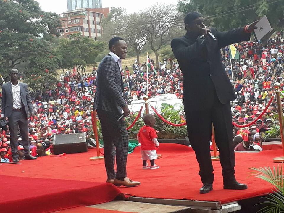 Mr. Nice akana kuibiwa katika sherehe ya kuapishwa kwa gavana wa Nairobi (Picha)