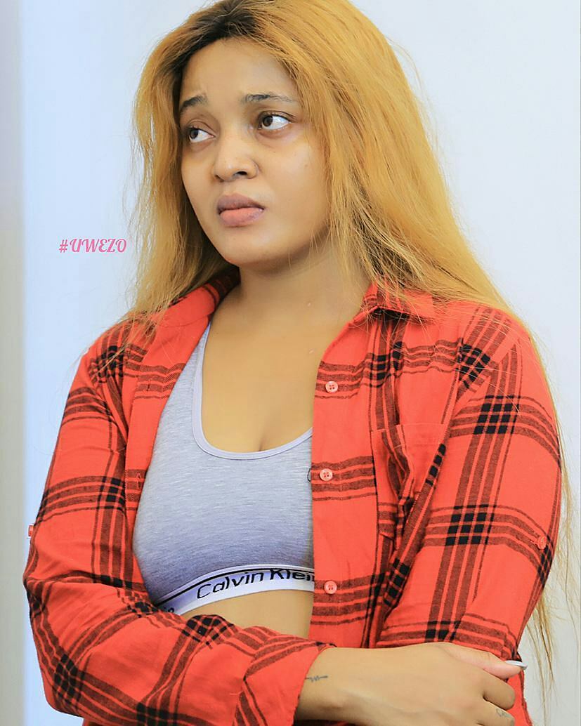 Jacqueline Wolper Akemea  Wasanii Wanaovaa Nusu Uchi