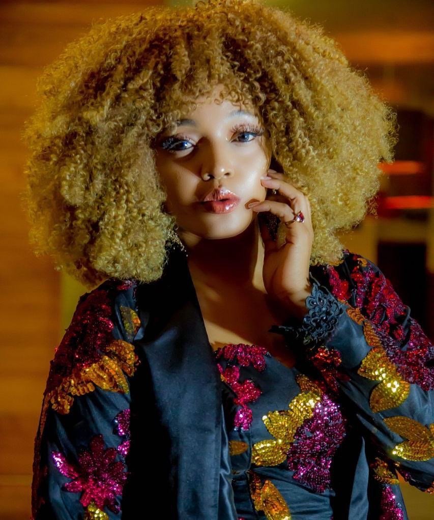 “Sijioni Mzuri Bali Mimi ni Mzuri” Wolper Amtolea Povu Shabiki Aliyemshauri Aolewe