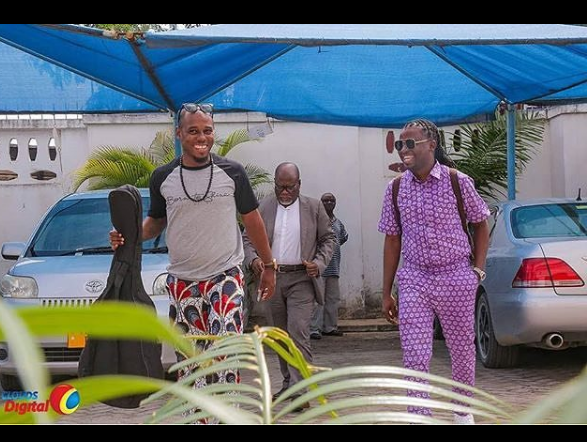 Pettit Man:Papii ni Ndugu Yangu Kabla Hajapata Matatizo.