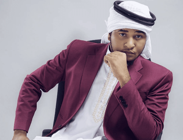 Hemed Atangaza Wokovu, Ajutia Maisha Yake ya Nyuma
