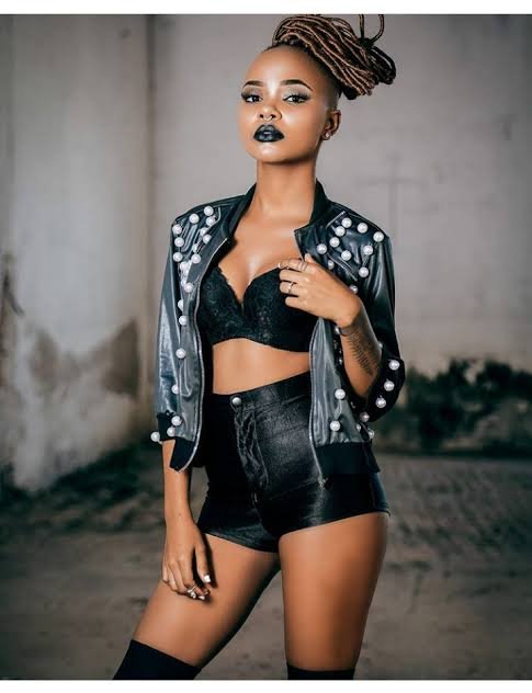 Mapenzi yapo, Napenda pesa :-Rosa Ree