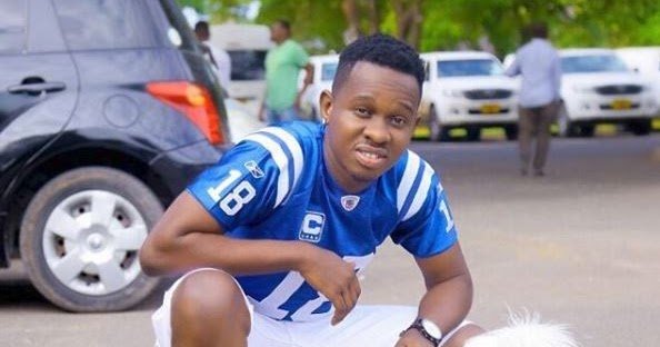 Lavalava Afunguka Kushikwa Sehemu za Siri