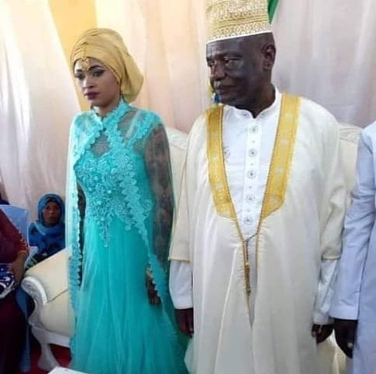 Ndoa Ya Juma Kapuya na Binti Wa Miaka 25 Yazua Gumzo