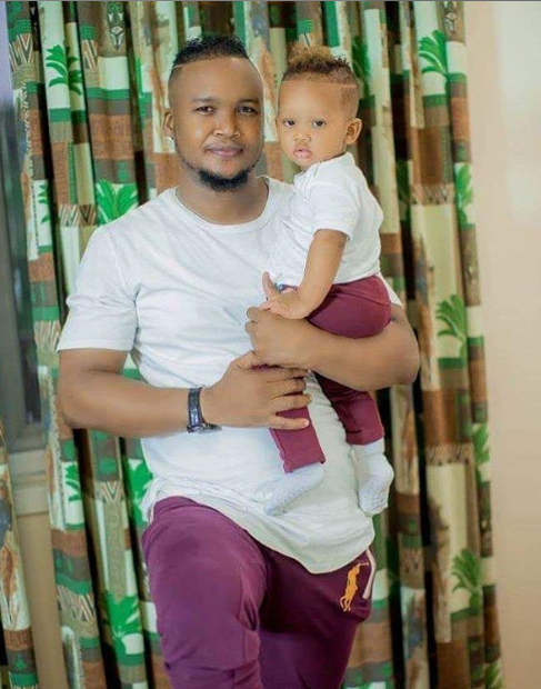 Namshukuru Mwanangu Kufanana na Mimi, Amenistiri :-Ray