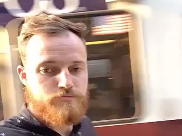 Mzungu tout shouting ‘mbao mbao’ at the train station melts the hearts of Kenyans (Video)