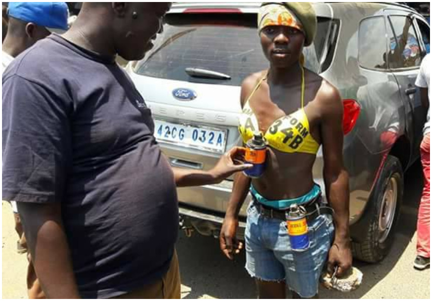 10 hilarious photos caught in the streets of Kisumu at the height of Nasa demonstrations (Photos)