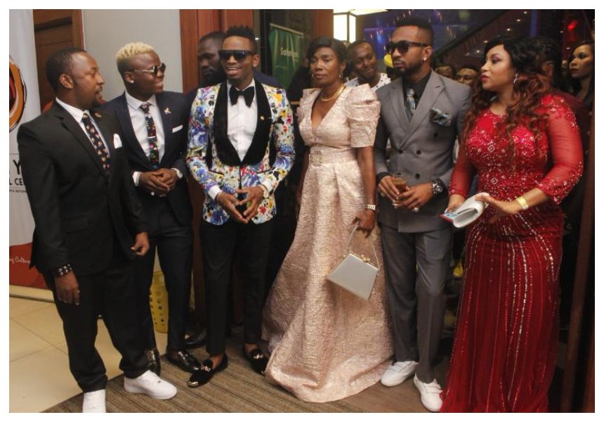 Diamond Platnumz’s entire family flies to Nairobi to show him support (Photos)