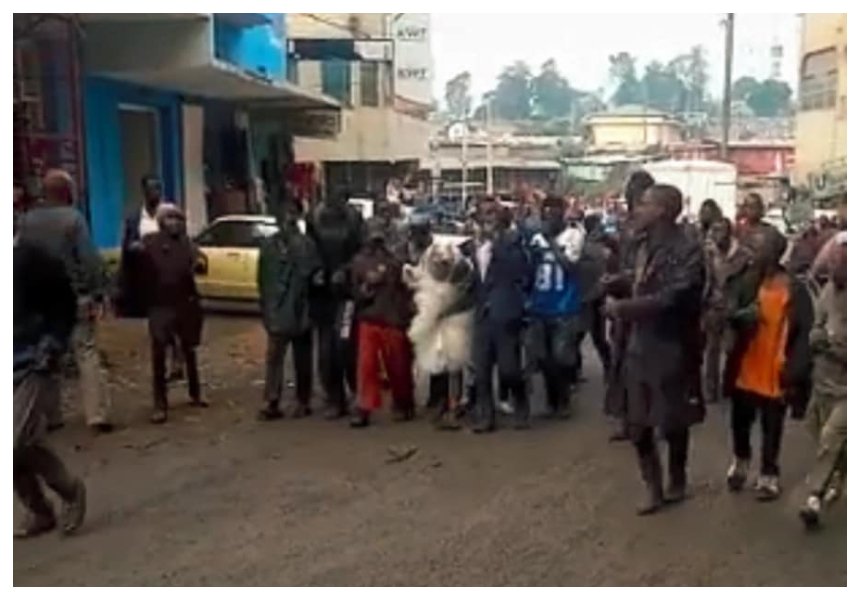 Love defies all logic! Two street urchins bring Gikomba market to a standstill with a simple wedding (Photos)