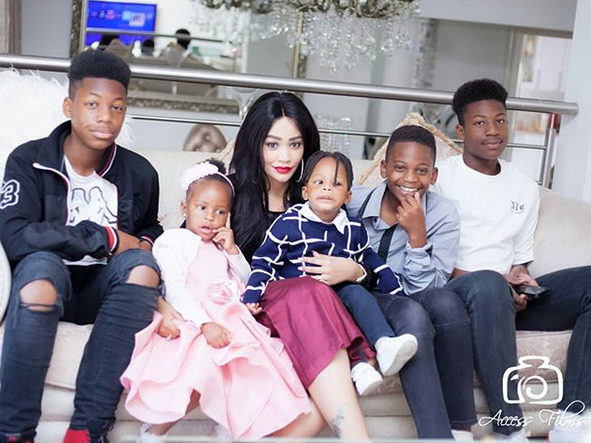 Mbwa wewe! Zari angrily blasts fan who ordered her to return Diamond’s kids back to Tanzania