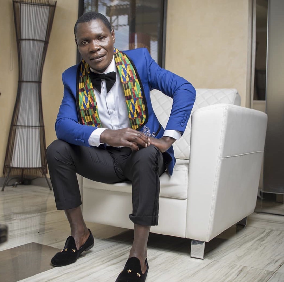 Handsome boy exposes the celebrities hitting his DM