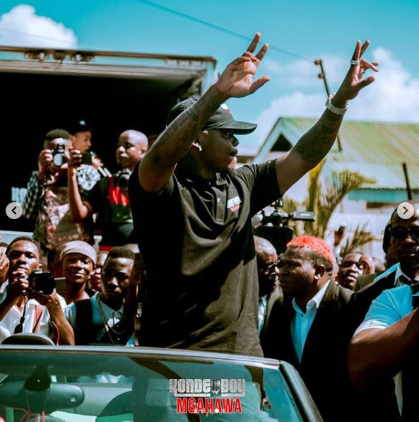 Harmonize finally flags off the first round of his mobile food restaurant, to serve the less fortunate