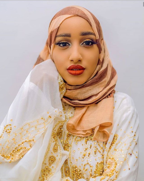 Ravishing video vixen in Rayvanny´s viral video, ties the knot