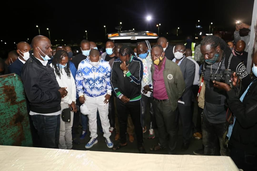 Dennis Oliech and family finally receive their late brother’s body (Photos)