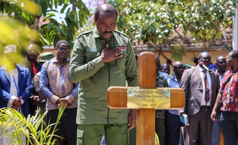 Opposition Leaders, Bereaved Families Defy Police Barriers To Lay Wreaths at Parliament