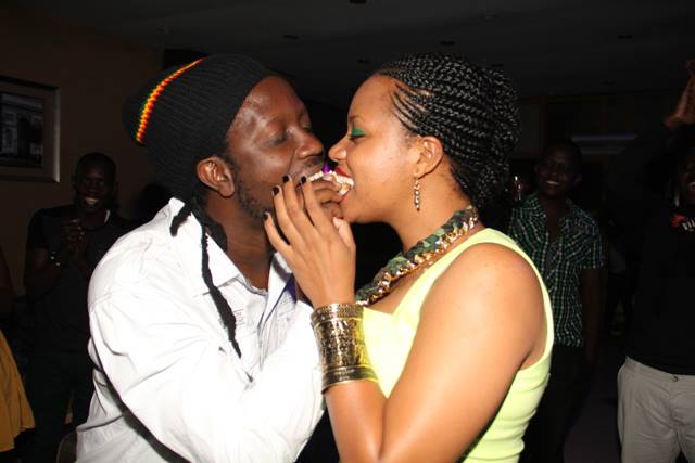 Top Celebrities Who Don’t Mind Public Display of Affection.