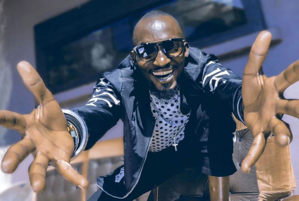 Mowzey Radio buried Like a Hero