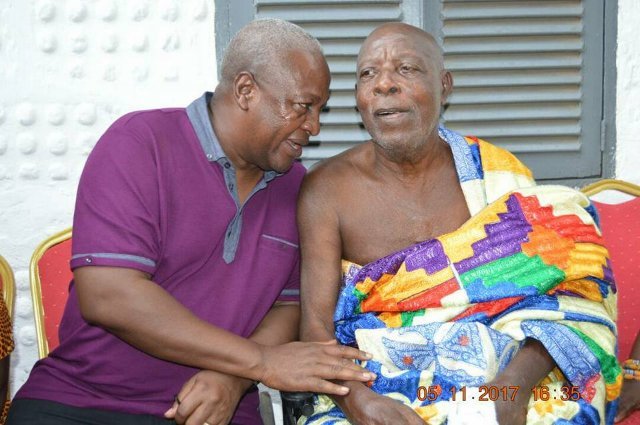 John Mahama visits veteran actor Super OD