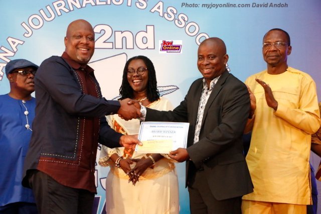 Kwame Sefa Kayi Wins 2016 Journalist Of The Year Award