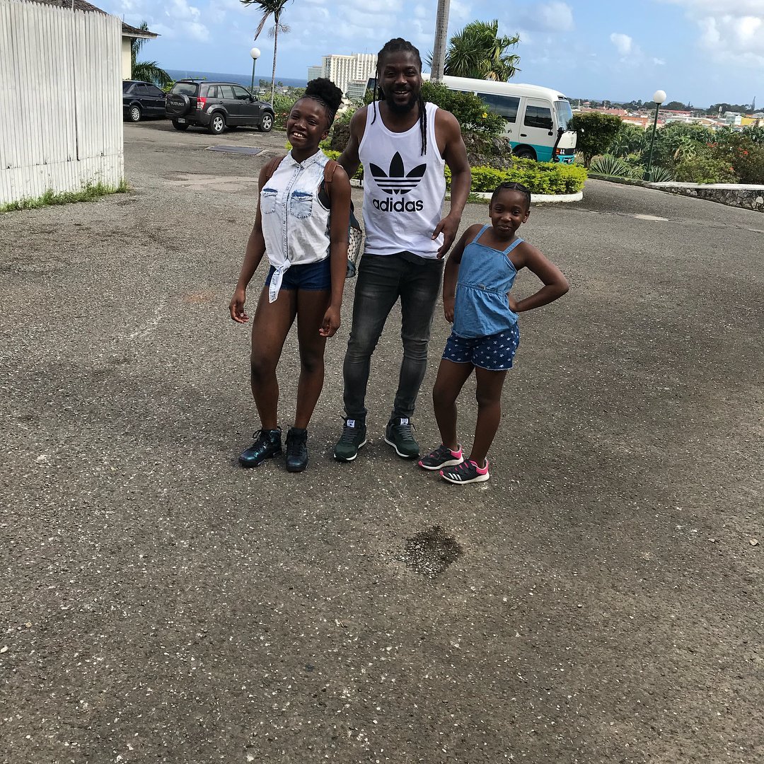Checkout These Photos Of Samini ‘Chilling’ In Jamaica With His Daughters
