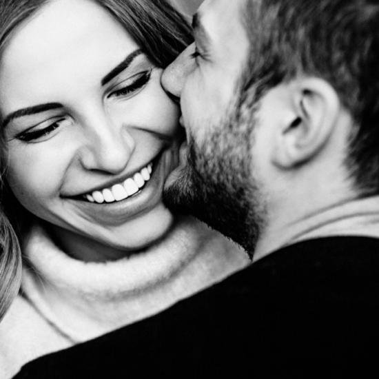 6 Behaviors Men Show When They’re With Their True Love