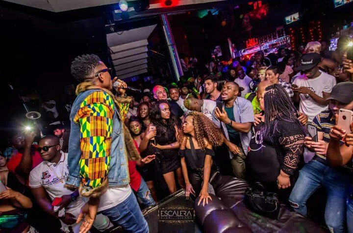 (PHOTOS)Europe Tour: Kofi Kinaata Thrills Fans In Australia