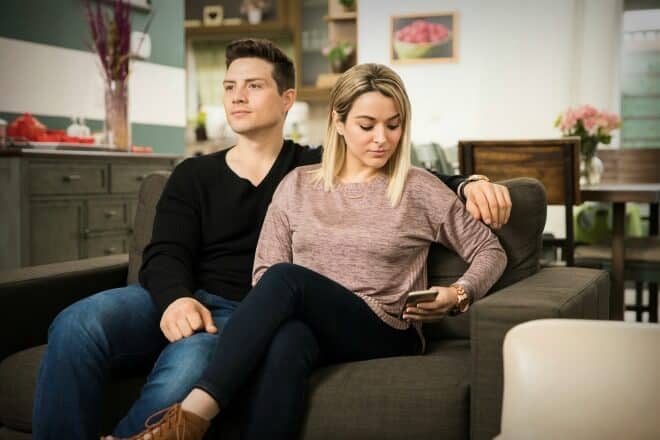 10 Signs Your Girlfriend Is Cheating On You