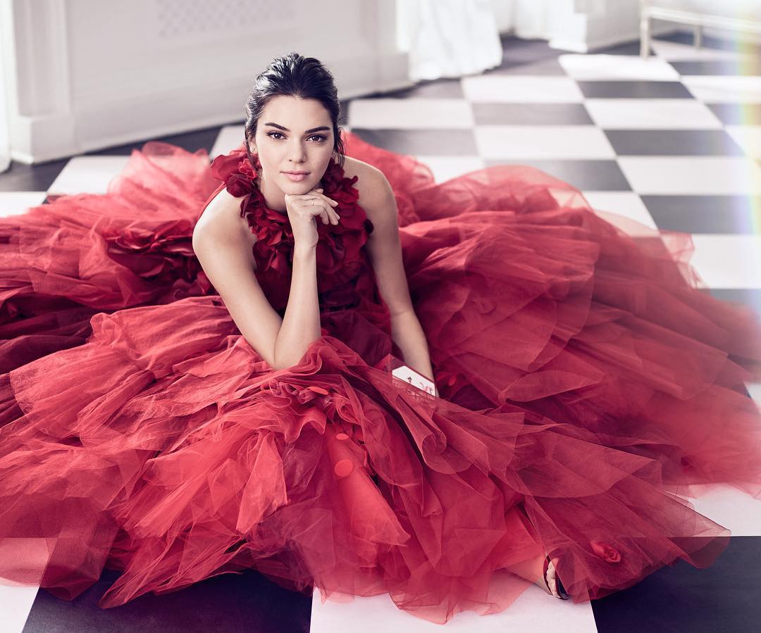 Kendall Jenner gets tongues wagging with nude photo