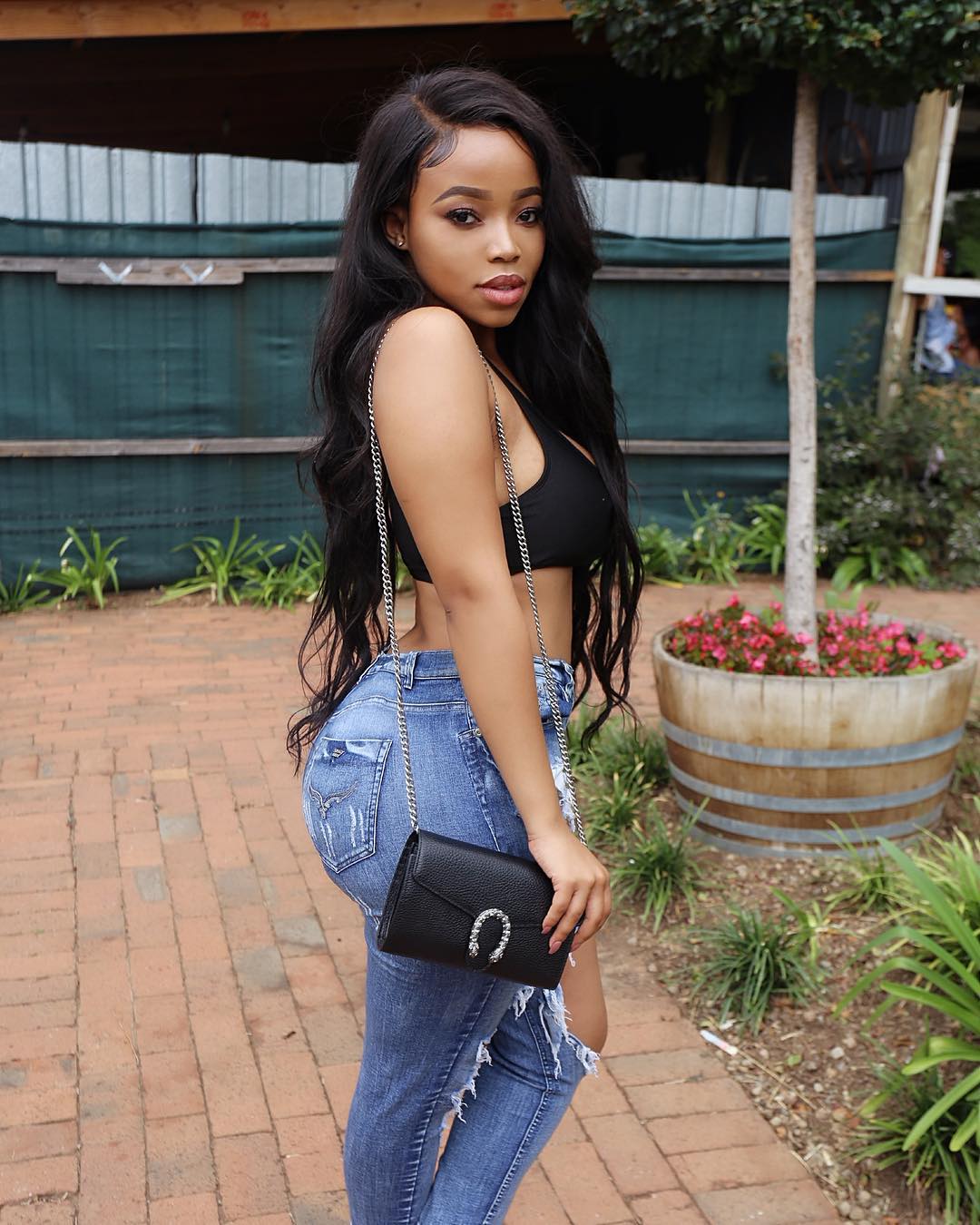 Queen Twerk gets a nose job (Video)