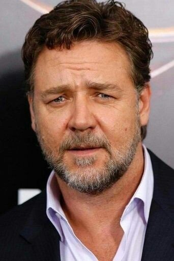 Russell Crowe finalizes divorce after auctioning his stuff