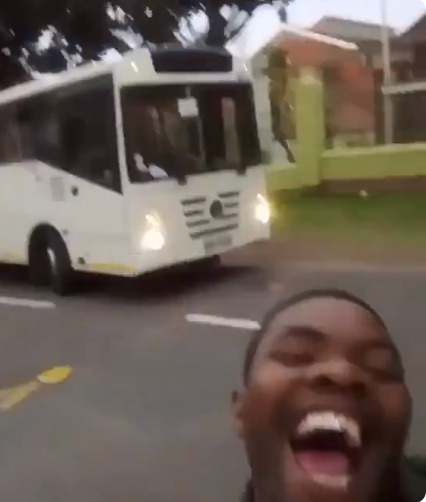 This guy has the whole internet in stitches (Viral Video)