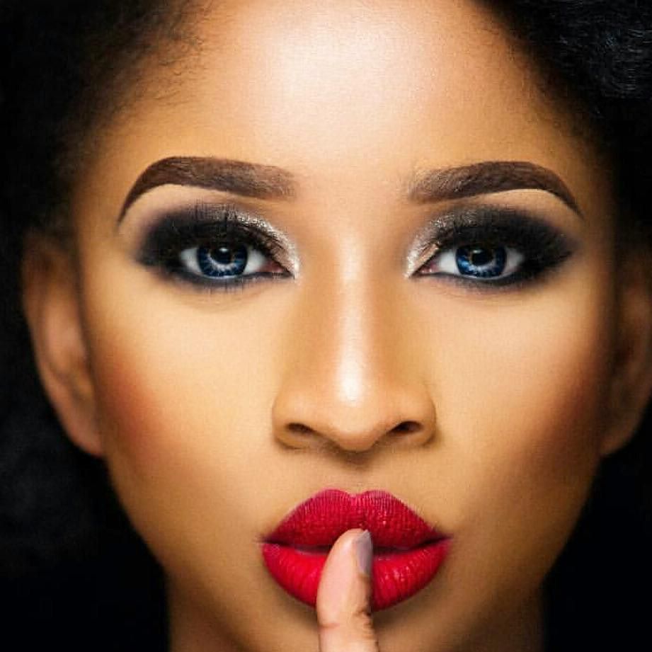 Can Dirichi Okpeke really pass as Etomi Adesua’s twin?