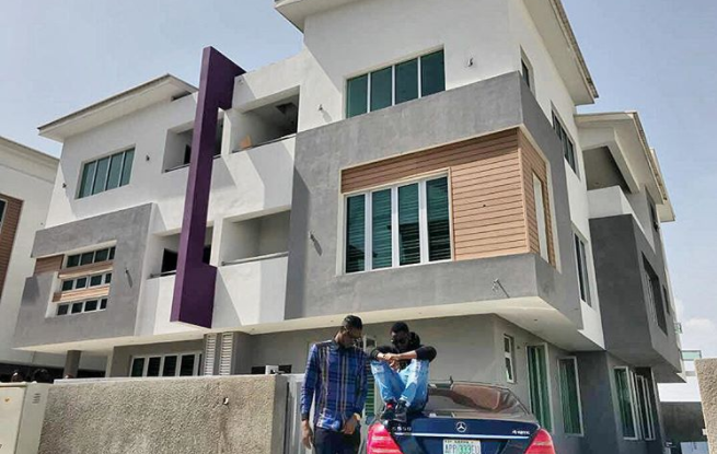 Kiss Daniel acquires his 2nd house only 4 years after debut into music