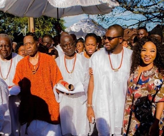 Photos of Mocheddah and her husband, Prince Bukunyi Olateru-Olagbegi at the 2018 Igogo festival in Ondo State