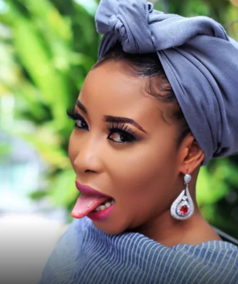 Lizzy Anjorin Lays Curses on her Colleagues who Collect Money from Politicians