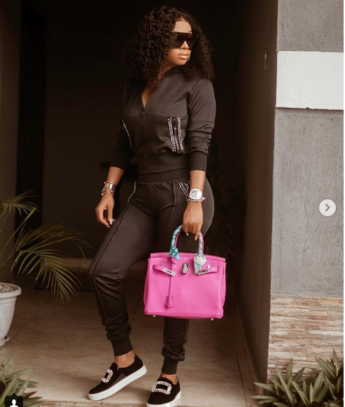 Our woman crush Wednesday Toke Makinwa, looks very dope in this photo