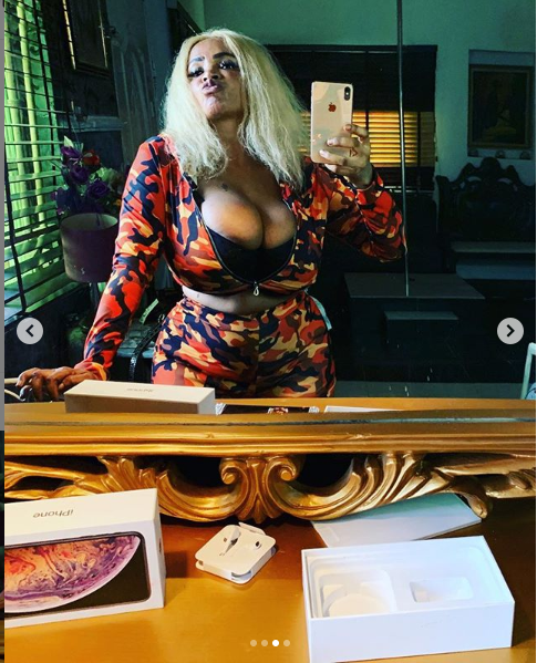 Cossy Orjiakor Narrates how her Fan Gifted her an iPhone XS Max, Says Gifts Make her Wet